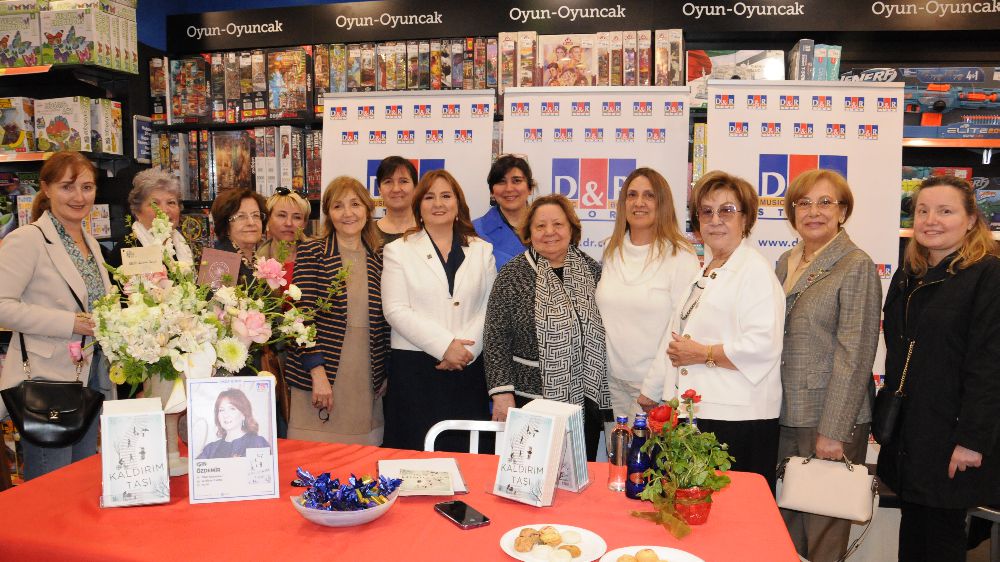 “Kaldırım Taşı” için imza günü