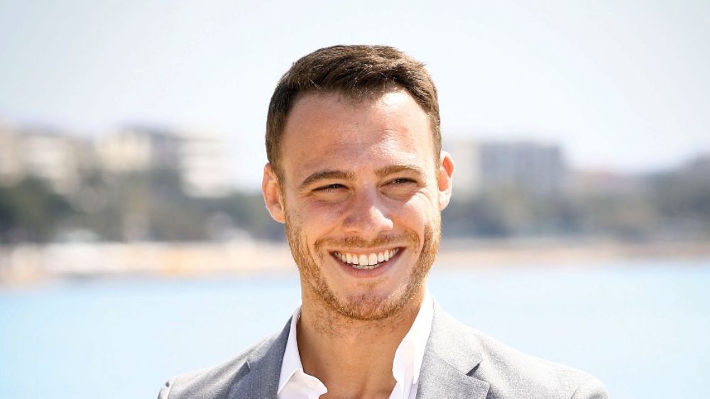  Kerem Bürsin'in Twitter'daki Mavi Tik formülü dikkat çekti