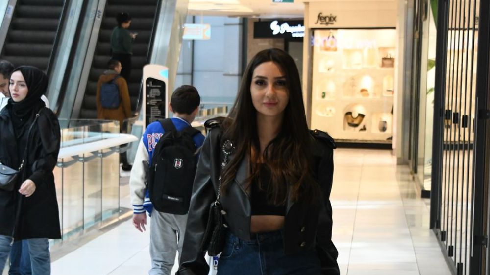 Merve Demir'den genç şarkıcılara gönderme