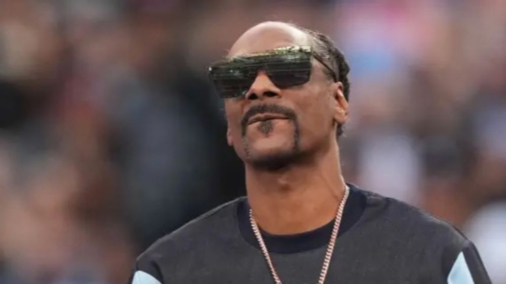 Snoop Dogg parasını boynunda taşıyor