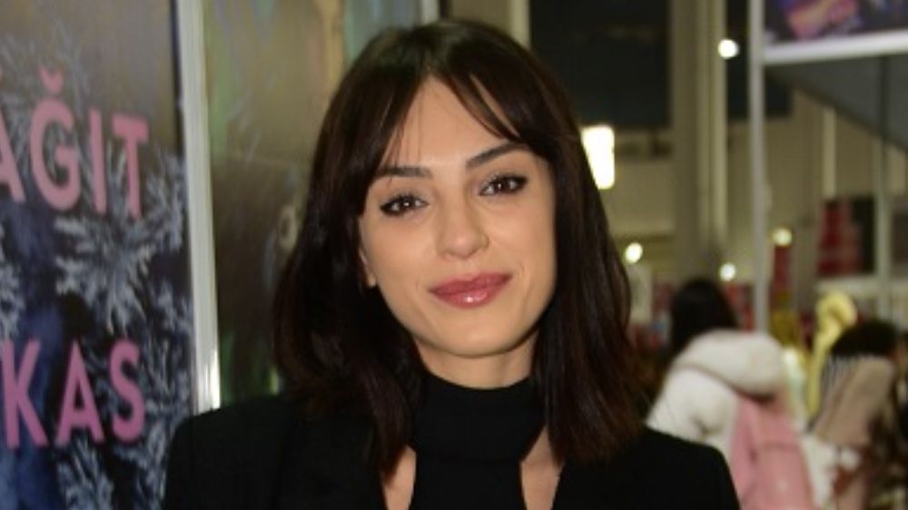 Sera Kutlubey'i duygulandıran hediye