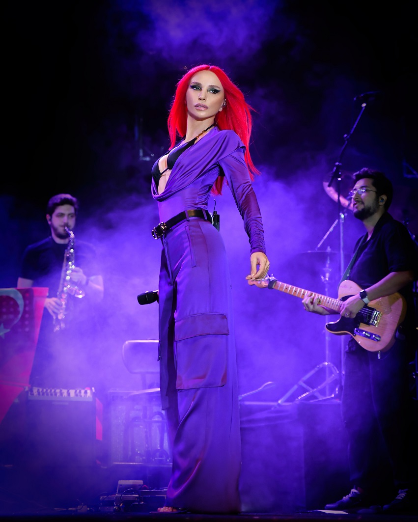 Ünlü şarkıcının Gülşen'in yeni imajı damga vurdu