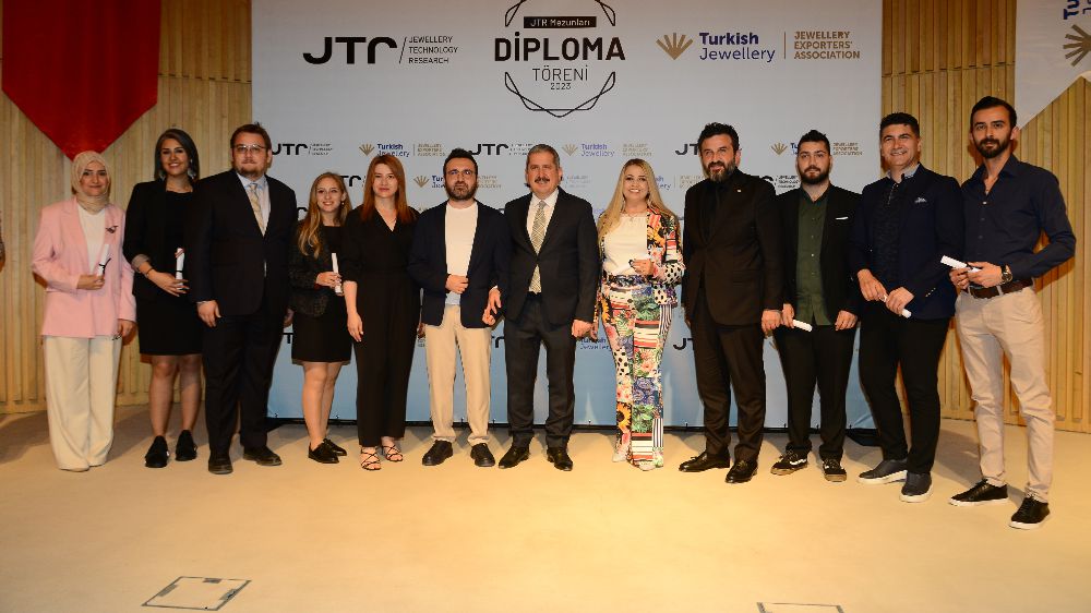 700 pırlanta uzmanı diplomasını aldı