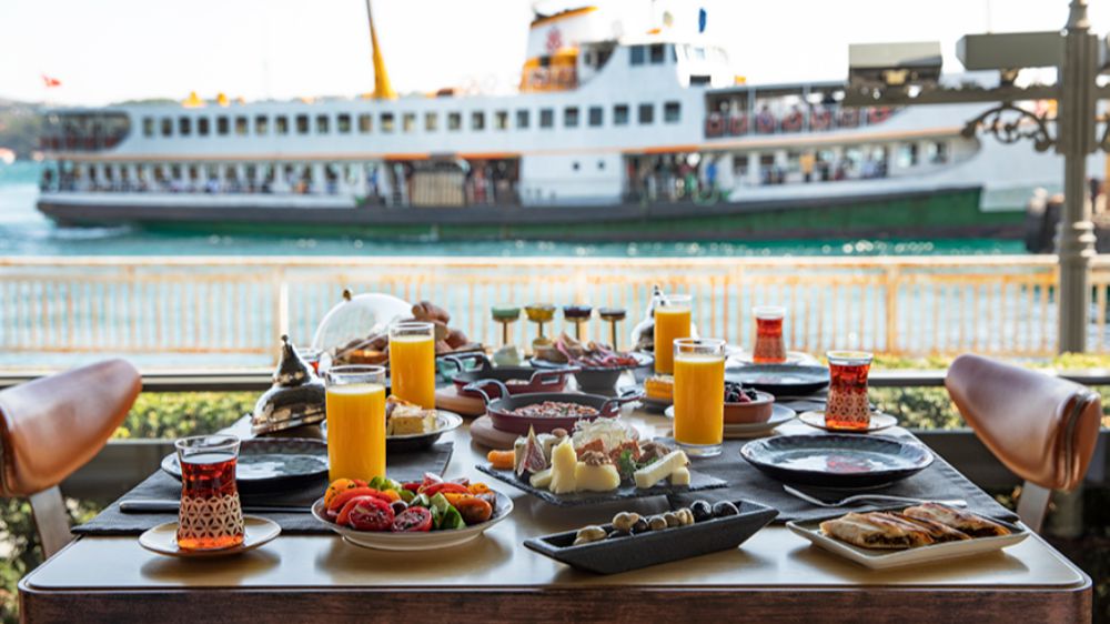 Babalar Günü kahvaltısının keyfini Boğaz'da Ist Too'da çıkarın