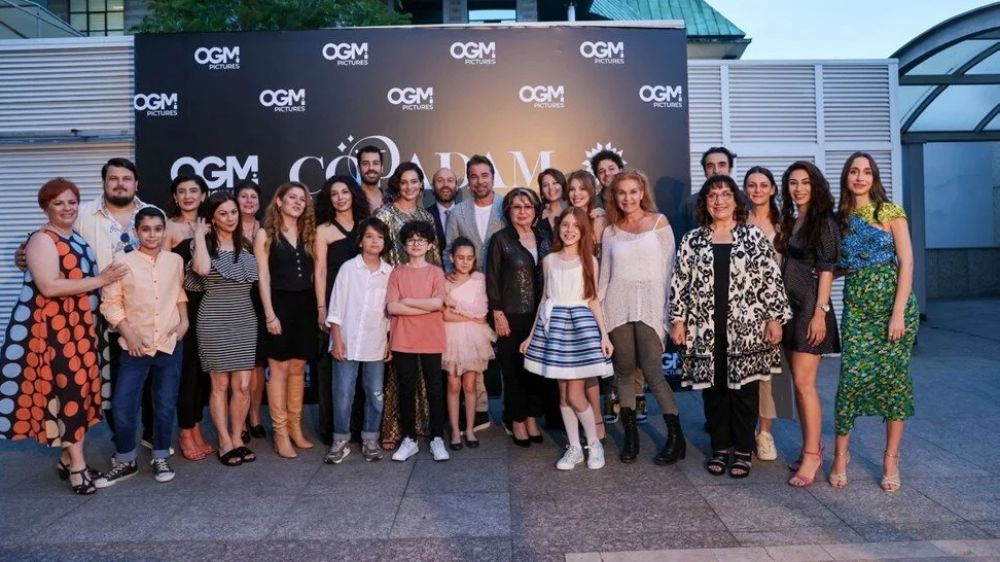 Çöp Adam ekibi sezon finali yemeğinde bir araya geldi