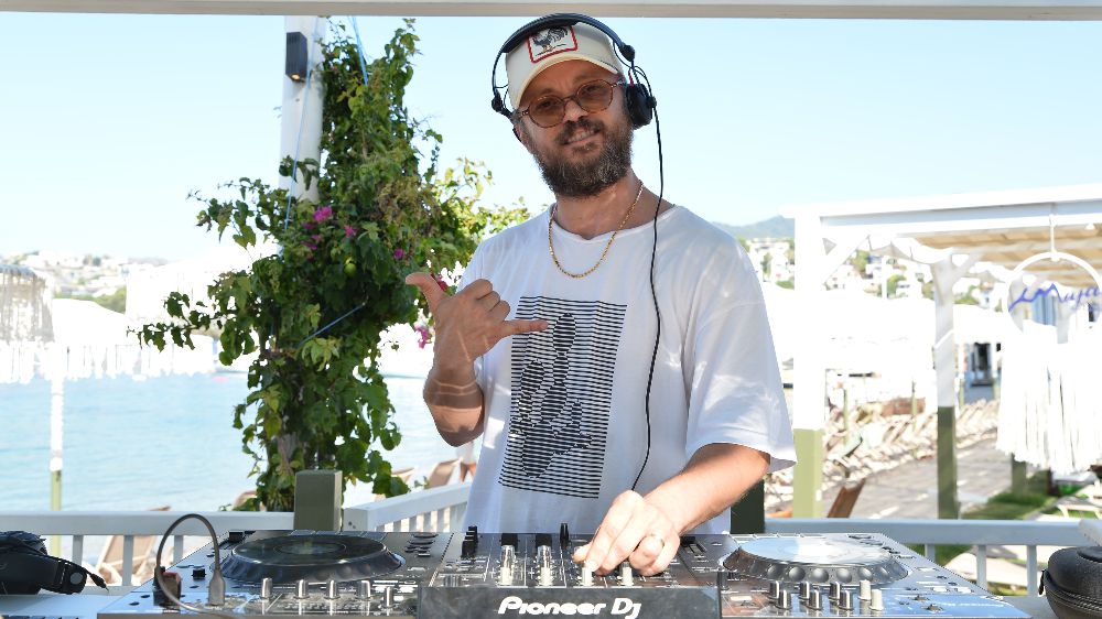 Denizde müzik keyfi nirvana yaptı