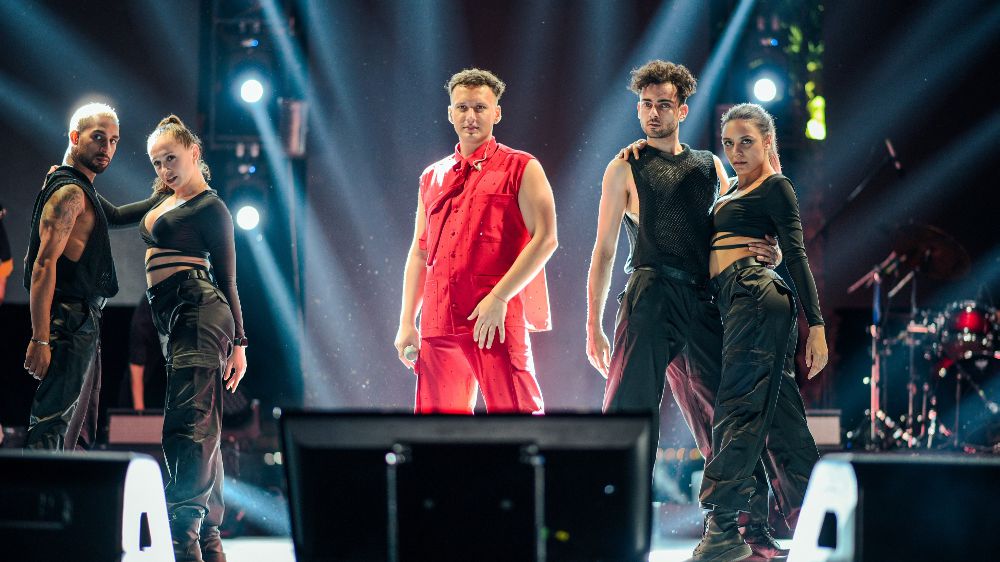 Edis’in şarkılarıyla Kıbrıs alev aldı