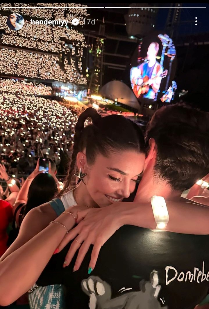 Hande Erçel'in telefon kapağındaki fotoğraf dikkat çekti!