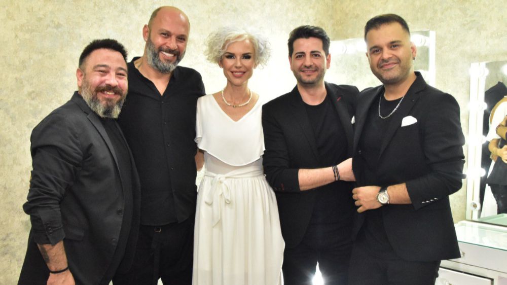 İpek Tanrıyar ve eşi “3’ü Bir Arada” grubu için ilk kez kamera karşısına geçti