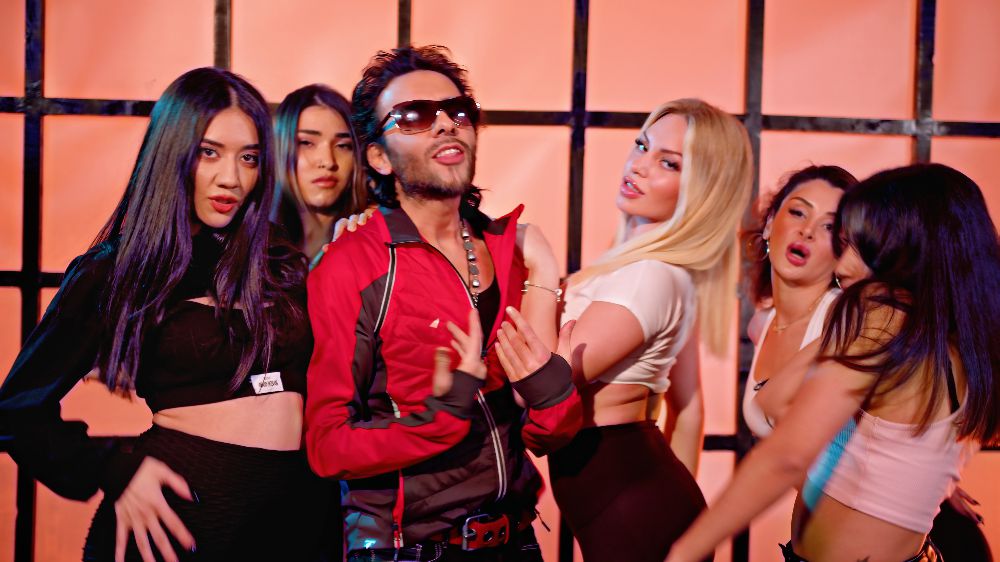 İsmail YK bu kez ‘Hey Siri’ dedi