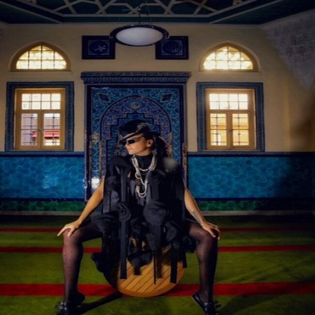 Mescitte fotoğraf çektirdiği için hakkında dava açılan Eda Taşpınar için karar çıktı