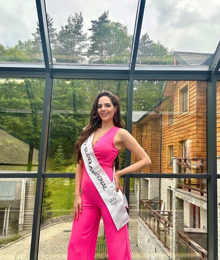 Miss Supranational'a katılan Selin Gurdikyan bakın ülkemizi ve kendisini nasıl tanıttı?