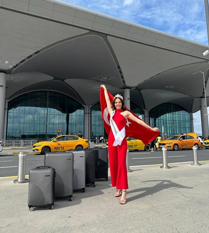 Miss Supranational'a katılan Selin Gurdikyan bakın ülkemizi ve kendisini nasıl tanıttı?