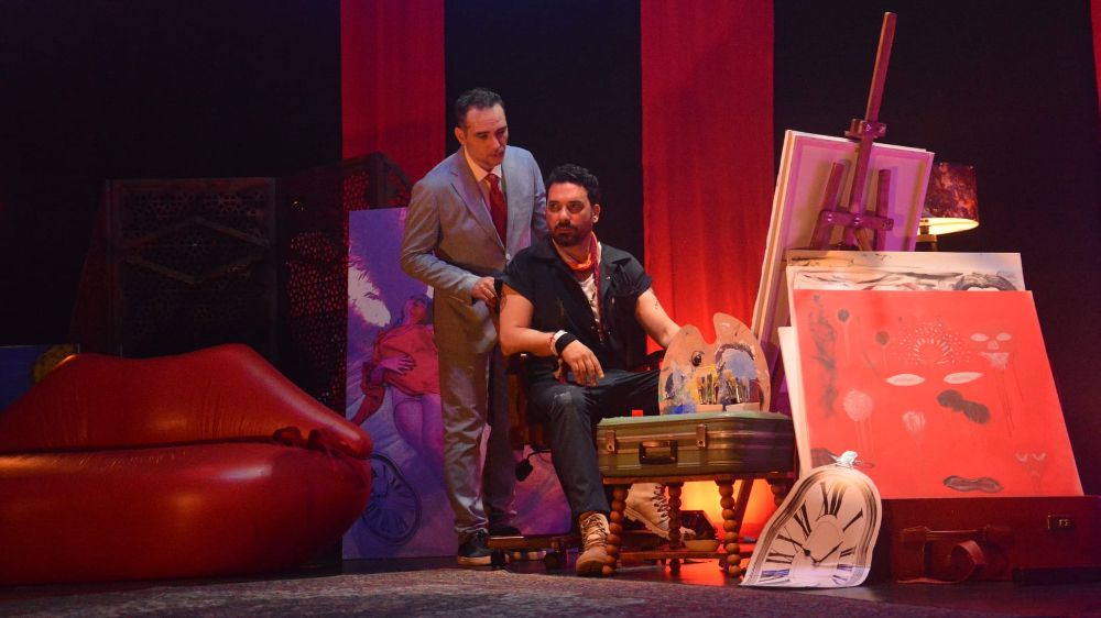 Ozan Çobanoğlu tiyatro sahnelerine muhteşem döndü