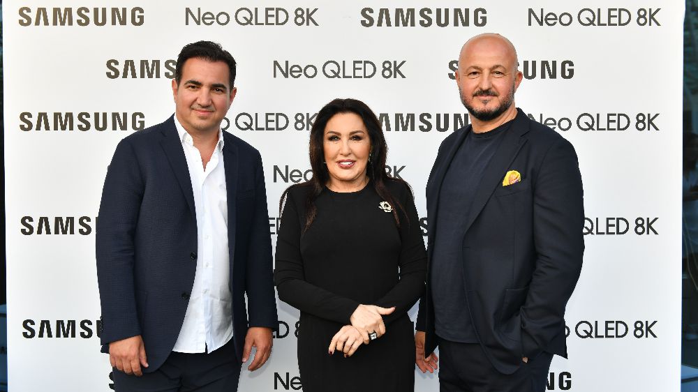 Samsung Nükhet Duru’nun eşsiz sahne performansıyla 2023 model televizyonlarını İzmir’de tanıttı