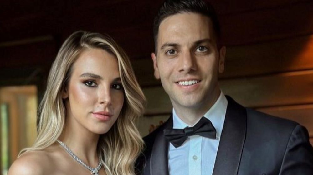 Sosyetenin ünlü çifti Aslışah Alkoçlar ile Kaan Demirağ'dan aşk pozu