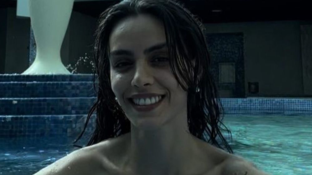 Ünlü oyuncu Çağla Demir sezonu Doha'da açtı