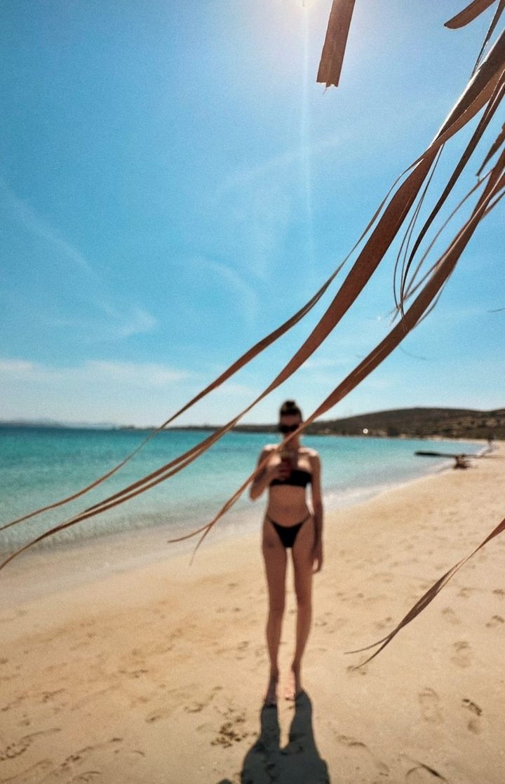 Ünlü oyuncu Serenay Sarıkaya'dan bikinili poz