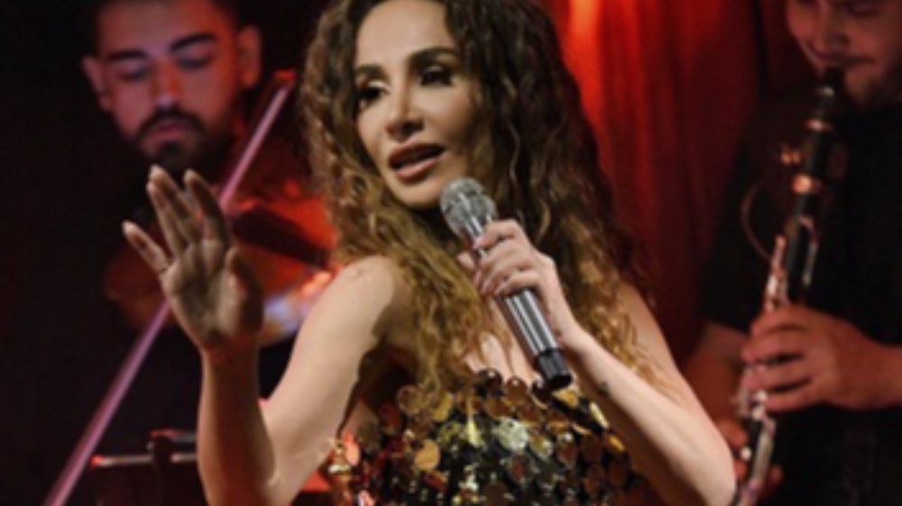  Ünlü şarkıcı Betül Demir: Sezen Aksu dönse hepimiz limon satsak