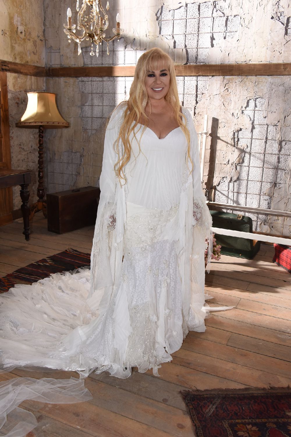 Ünlü şarkıcı Zerrin Özer’den 14 yıl sonra yeni albüm