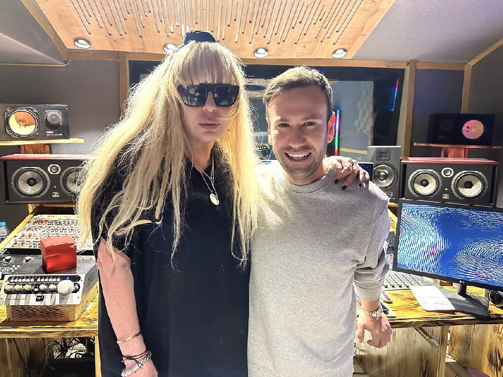 Ünlü şarkıcı Zerrin Özer’den 14 yıl sonra yeni albüm