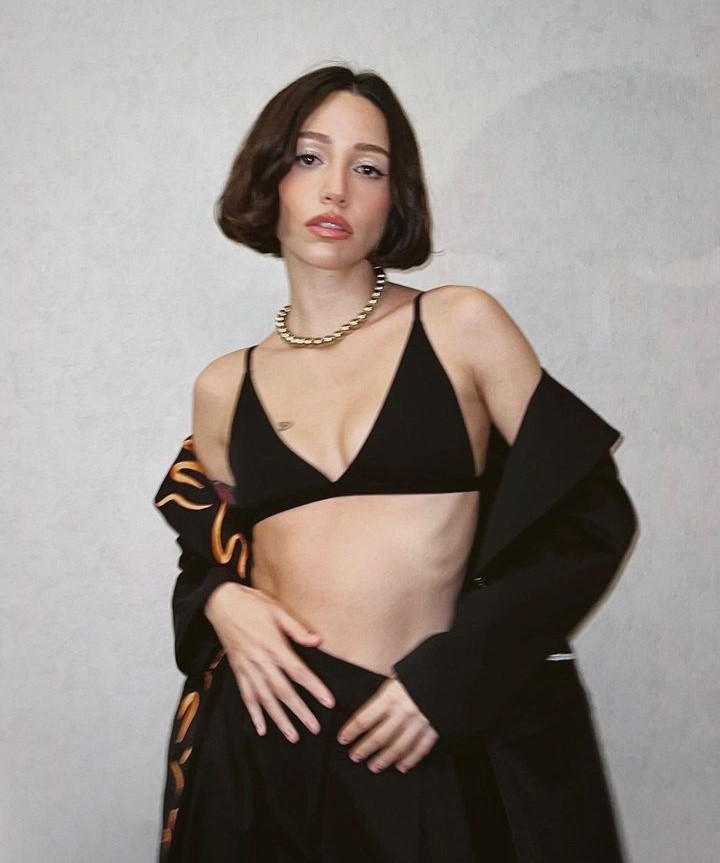 Ünlü şarkıcı Zeynep Bastık İstanbul'u terk ettiğini açıkladı