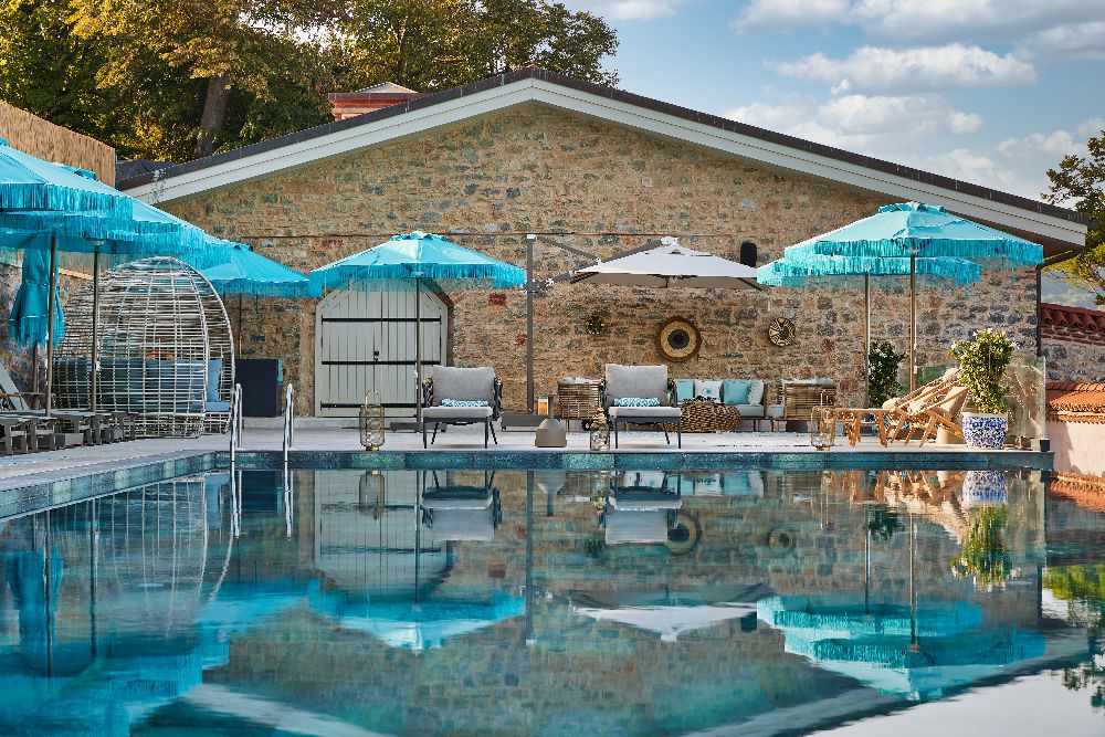 Yemyeşil bahçeleri ve sonsuzluk havuzlarıyla harika bir kaçış deneyimi