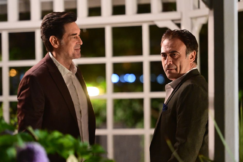 Burak Hakkı'dan sürpriz proje