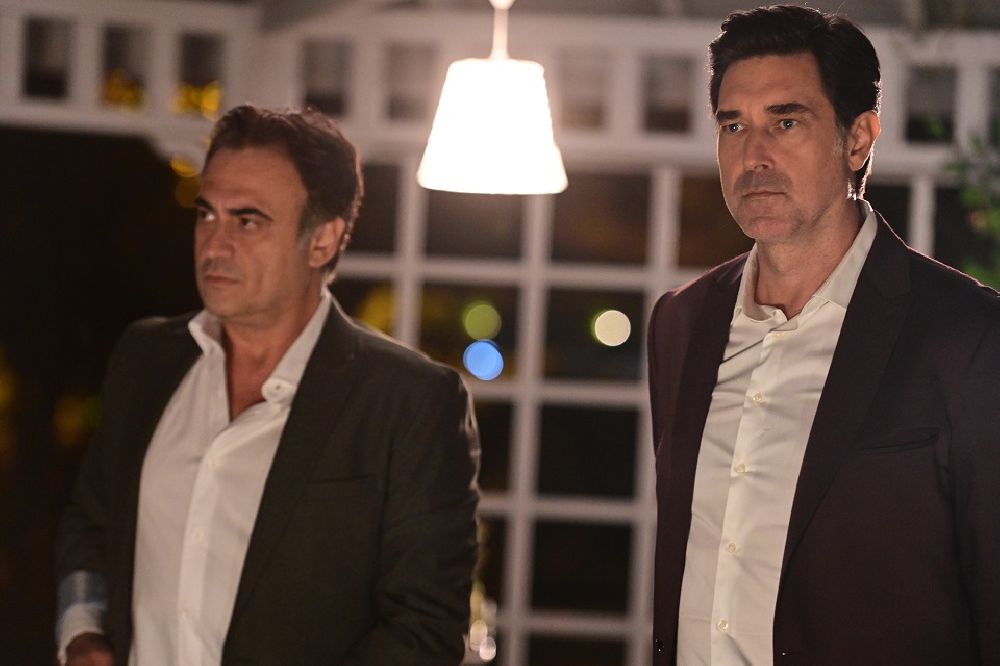 Burak Hakkı'dan sürpriz proje