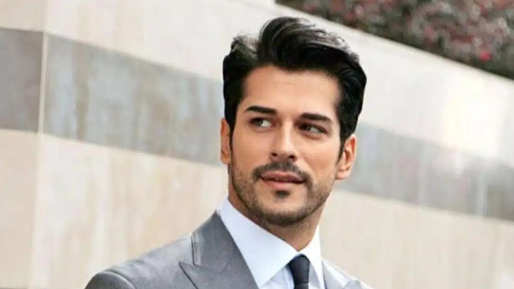 Burak Özçivit'in Instagram'dan kazandığı para dudak uçuklattı!