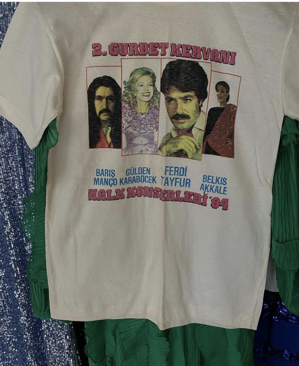 Gülden Karaböcek 1984 yılında Barış Manço ve Ferdi Tayfur'la çektirdiği karesini paylaşarak duygularını dile getirdi