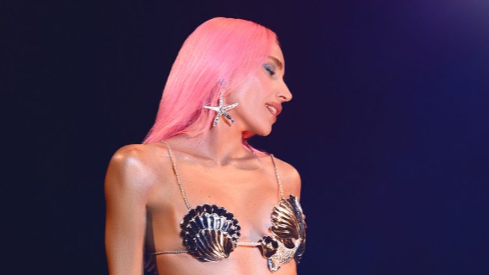 Gülşen sahne kombiniyle yine çok konuşuldu