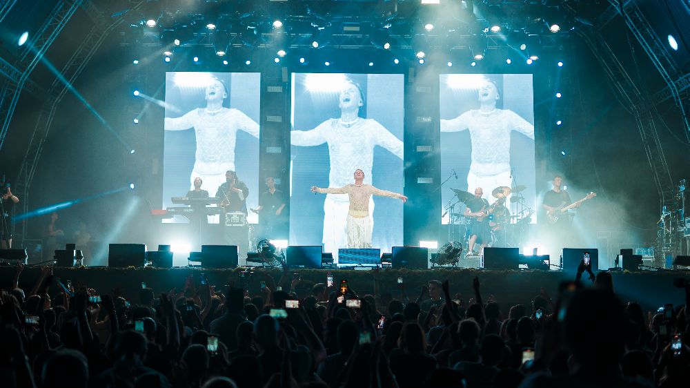 İstanbul Edis konseriyle alev aldı