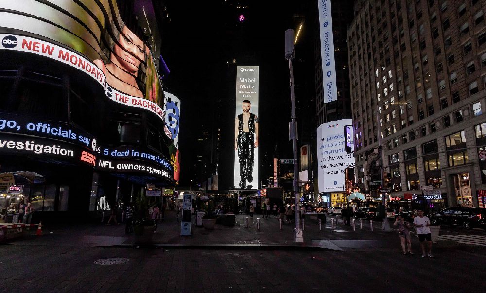 Mabel Matiz New York Times Meydanı'nda