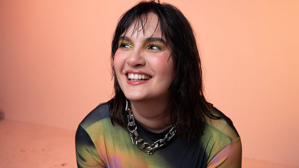 Mine Özgüle'den yeni şarkı   