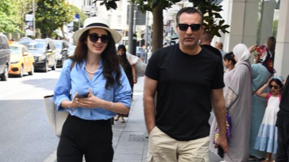 Rafet El Roman sevgilisinin yanında 'çapkınlık' sorusuna verdiği cevapla şaşırttı!