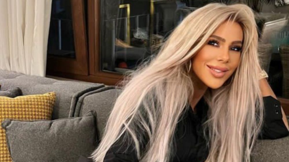 Ünlü isim Hande Demir alkolü fazla kaçırınca yere kapaklandı