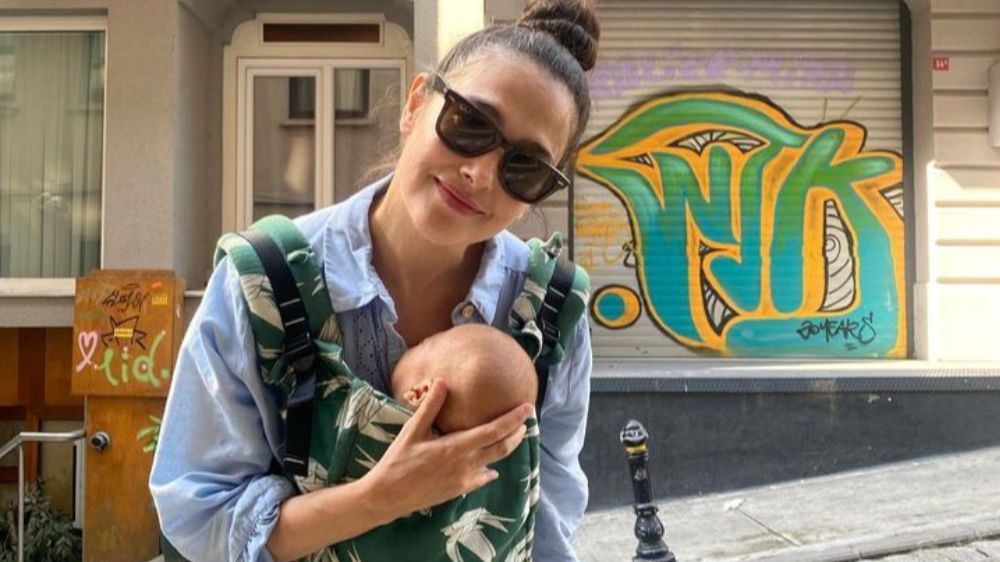 Ünlü oyuncu Funda Eryiğit oğlunu ilk kez paylaştı