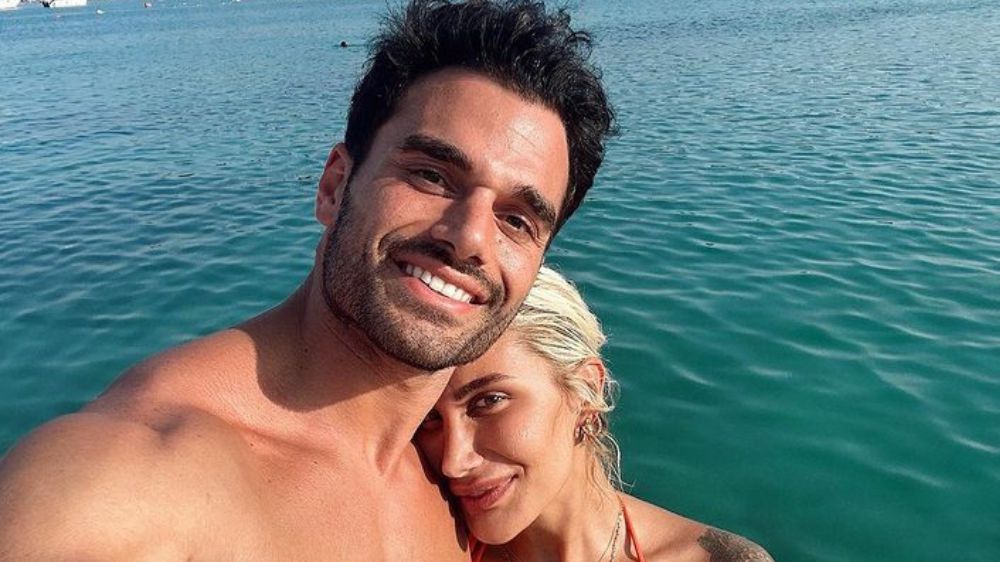 Ünlü şarkıcı İrem Derici sevgilisi Atakan Işıktutan ile tatilden fotorğafını paylaştı