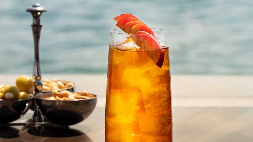 Yaz aylarında Mandarin Oriental Bosphorus, Istanbul çayları ve kokteylleriyle de güzel