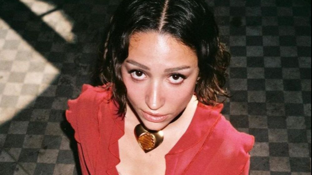 Zeynep Bastık Çeşme'de bikinili görüntülendi