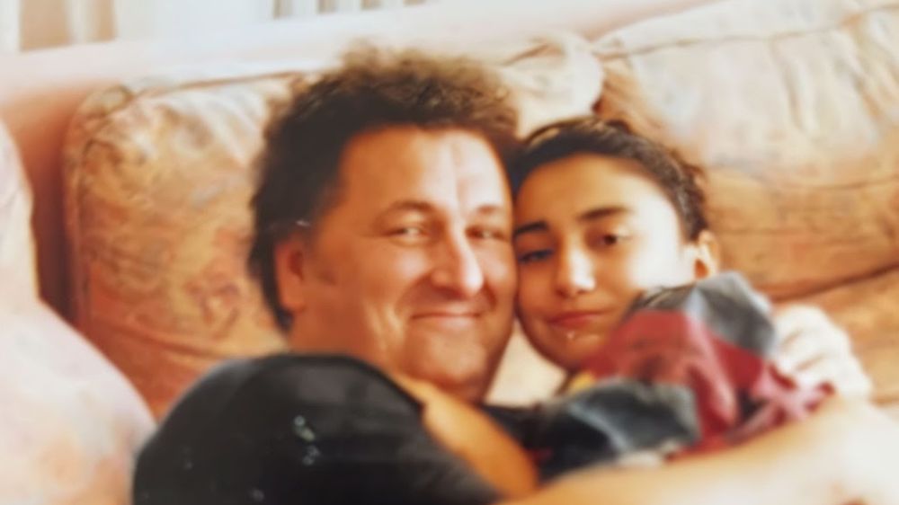 Evrencan Gündüz babasının şarkılarını yeniden seslendirme geleneğini sürdürüyor