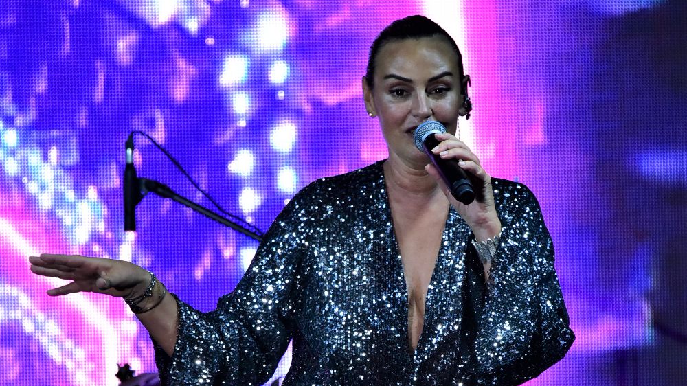 Her telden söyleyip eğleneceğiz