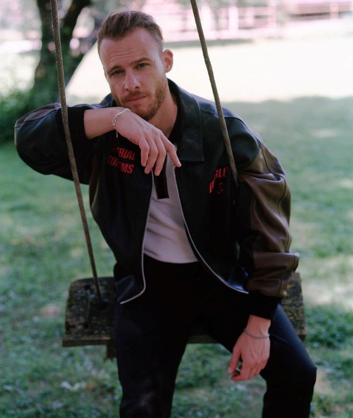 Kerem Bürsin hastanelik oldu