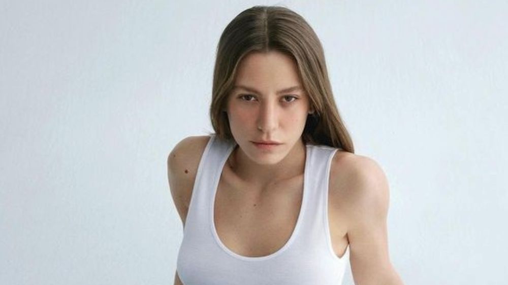 Kerem Bürsin ile barıştığı iddia edilen Serenay Sarıkaya'nın paylaşımı hayranlarını heyecanlandırdı