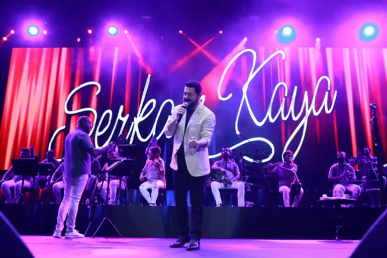 Serkan Kaya rüzgarı Kuruçeşme Açık Hava Sahnesi’ni sardı!