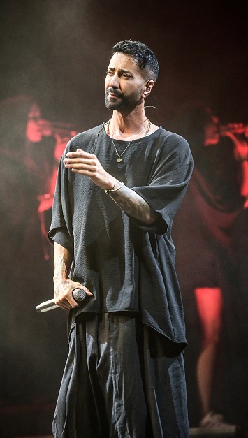 Tan Taşçı konserine gelen hayranının sitem etmesine karşılık verdi