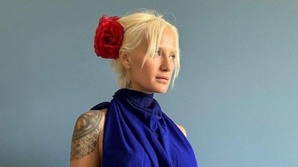 Ünlü model Didem Soydan'ın derin yırtmaçlı elbisesi olay yarattı