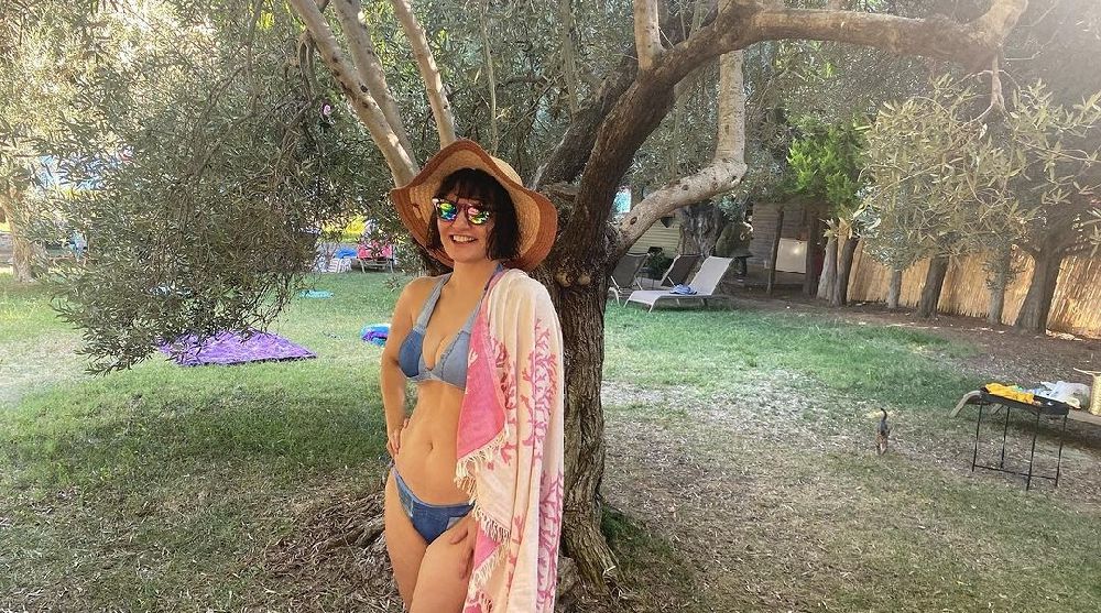 Ünlü şarkıcı Göksel'den tatil pozları