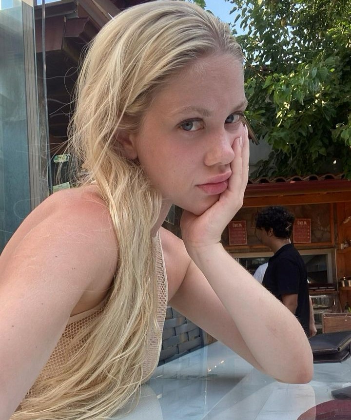 Ünlü şarkıcı Serel Yereli'den bikinili pozlar